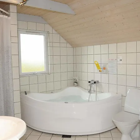 Three-bedroom Holiday In Ringkobing 7 Klegod