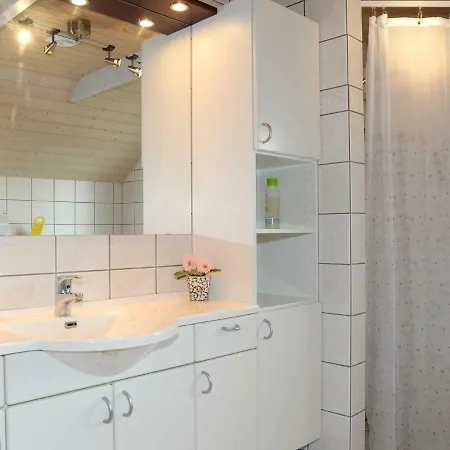 Three-bedroom Holiday In Ringkobing 7 *